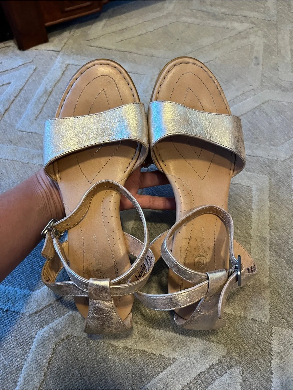 metallic gold low wedge sandal women’s size 8